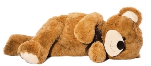 Schlafender Teddybär isoliert auf Weiß